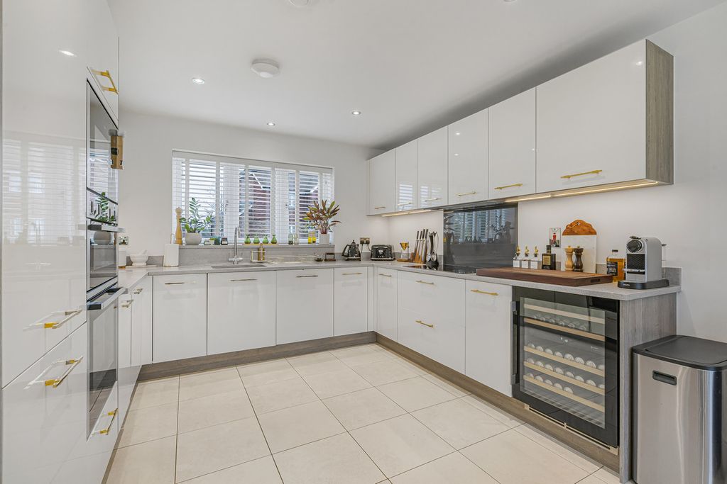 Property photo 2 of 41