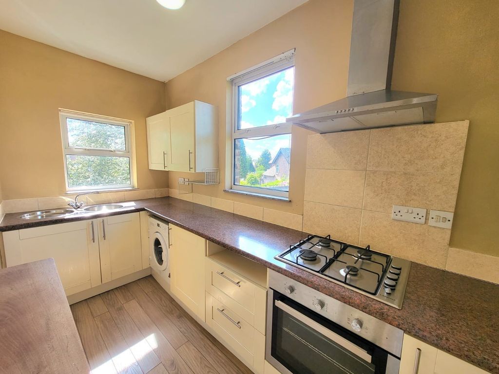 Property photo 3 of 6 Kitchen
