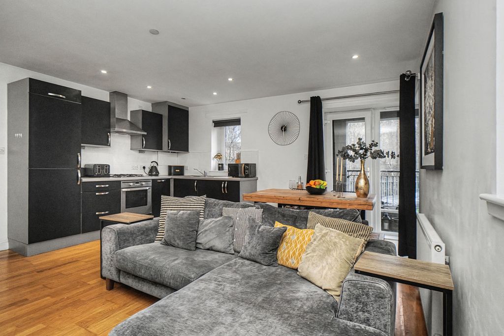 Property photo 3 of 11 4829123