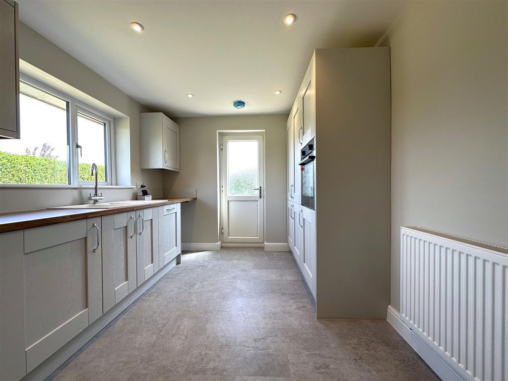 Property photo 2 of 14 Well-Appointed Kitchen Space 664