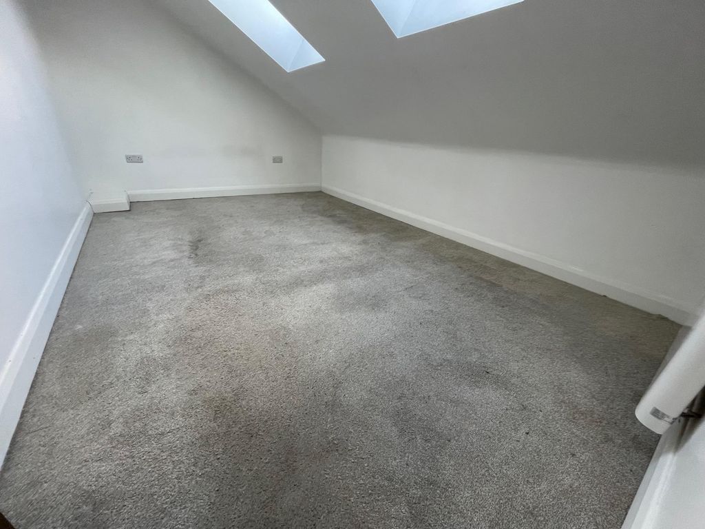 Property photo 1 of 10 Bedroom