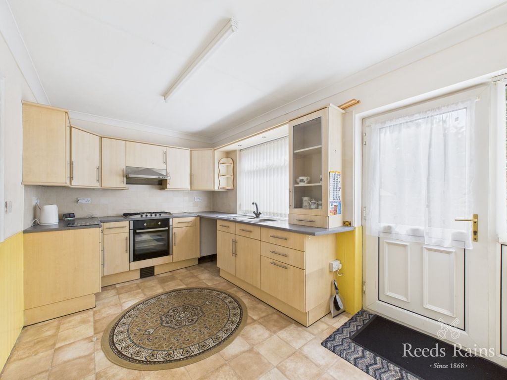 Property photo 3 of 17 Dining Kitchen