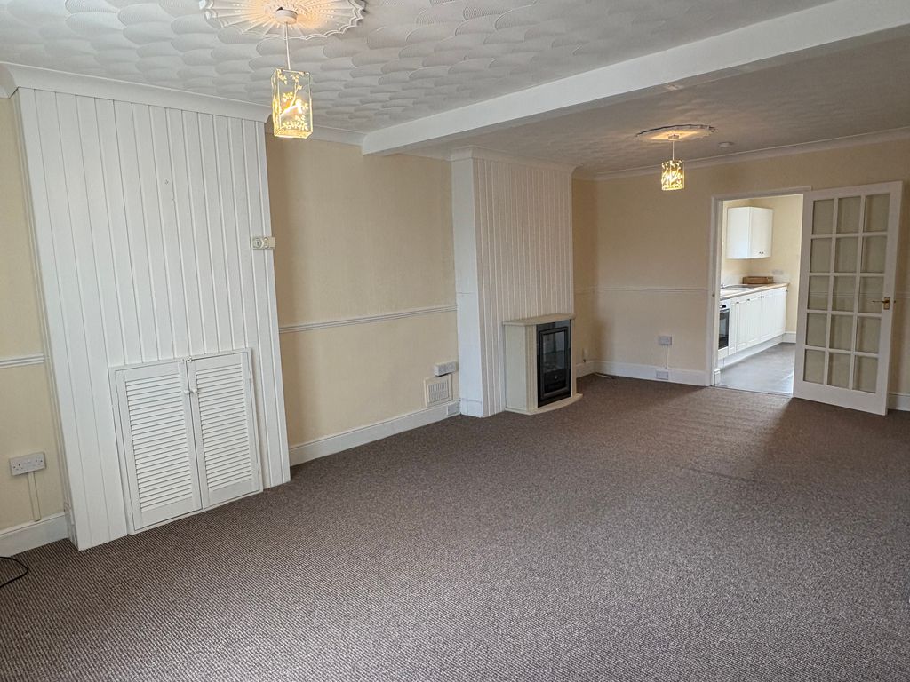 Property photo 2 of 13 Lounge