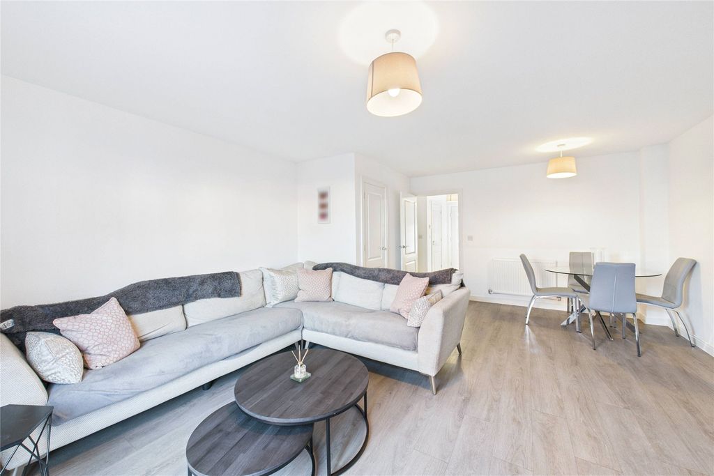 Property photo 2 of 11 Picture No. 30