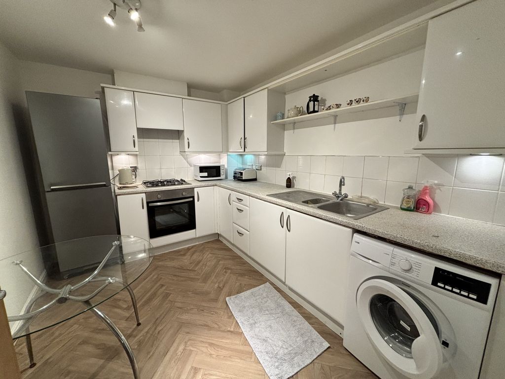 Property photo 3 of 7 Gallery