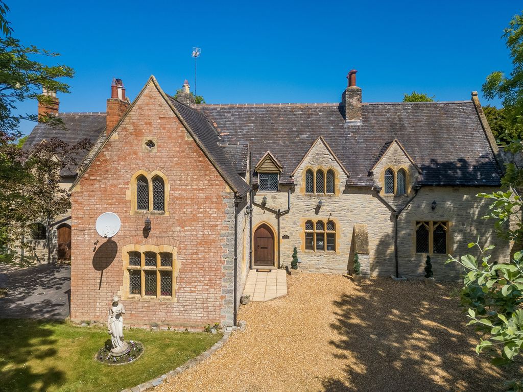 Property photo 1 of 41