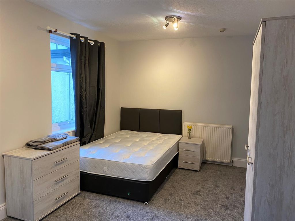 Property photo 1 of 7 Rear Bed.Jpg