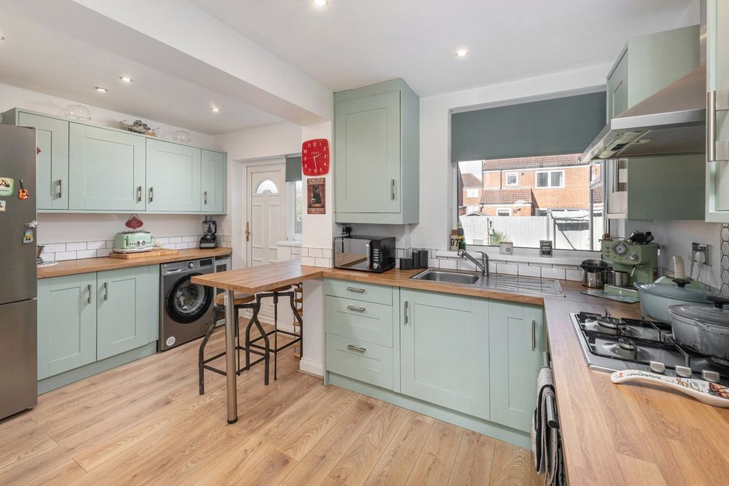 Property photo 2 of 17 Picture No. 12