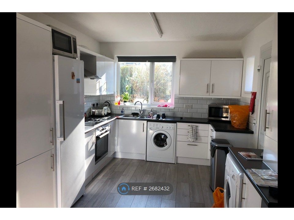 Property photo 1 of 12 Kitchen