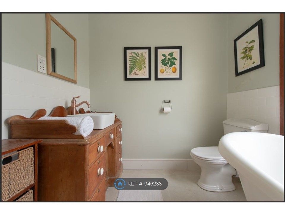 Property photo 2 of 8 Bathroom