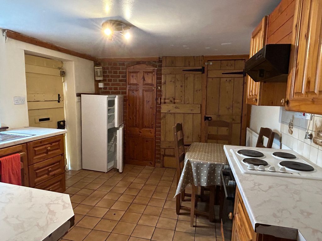 Property photo 3 of 8 Kitchen
