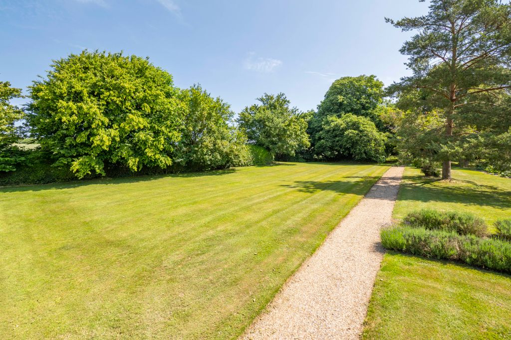 Property photo 2 of 34