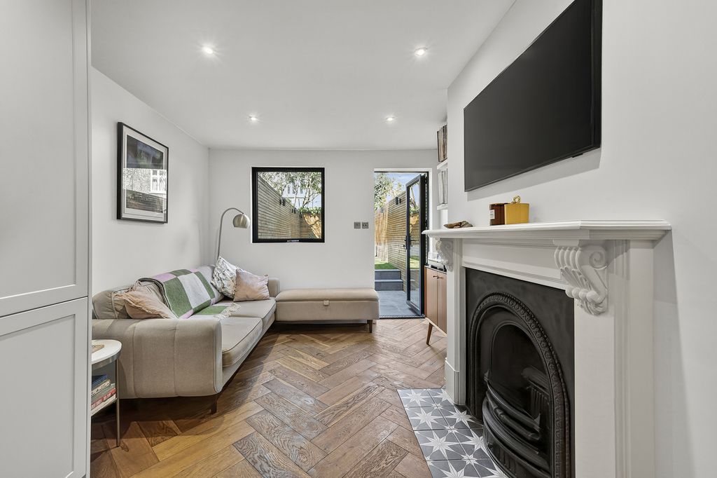 Property photo 3 of 11