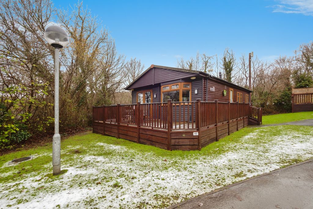 Property photo 1 of 15 Front Of Lodge
