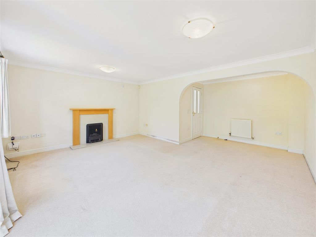 Property photo 2 of 15 Lounge