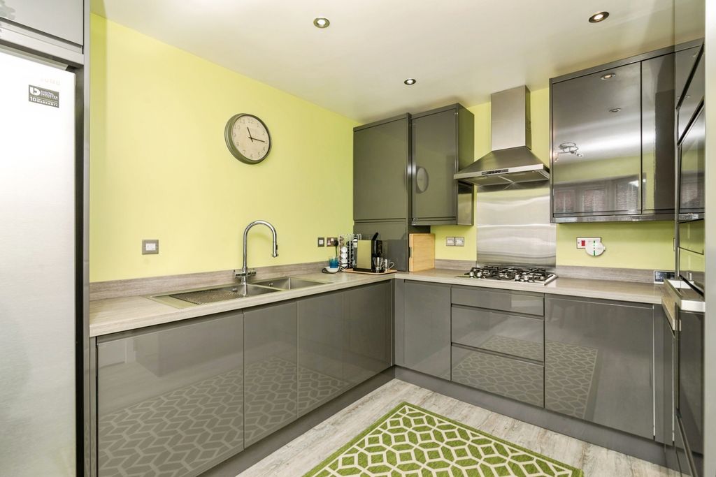 Property photo 3 of 20 Kitchen