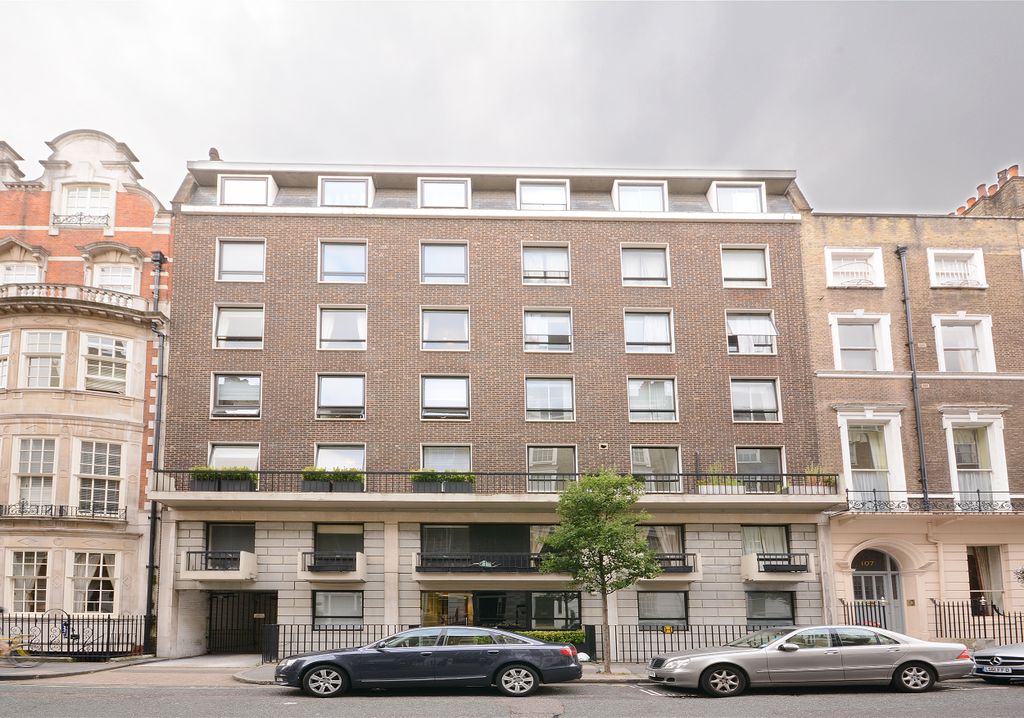 Property photo 1 of 8 Flat 2, 103-105 Harley Street_7196_High.Jpg