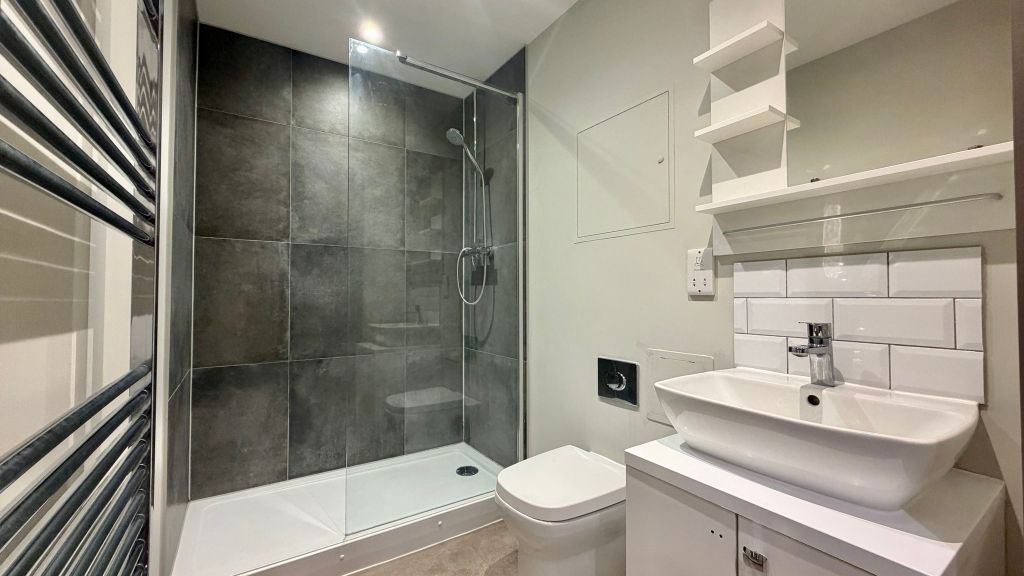 Property photo 3 of 13 Bathroom