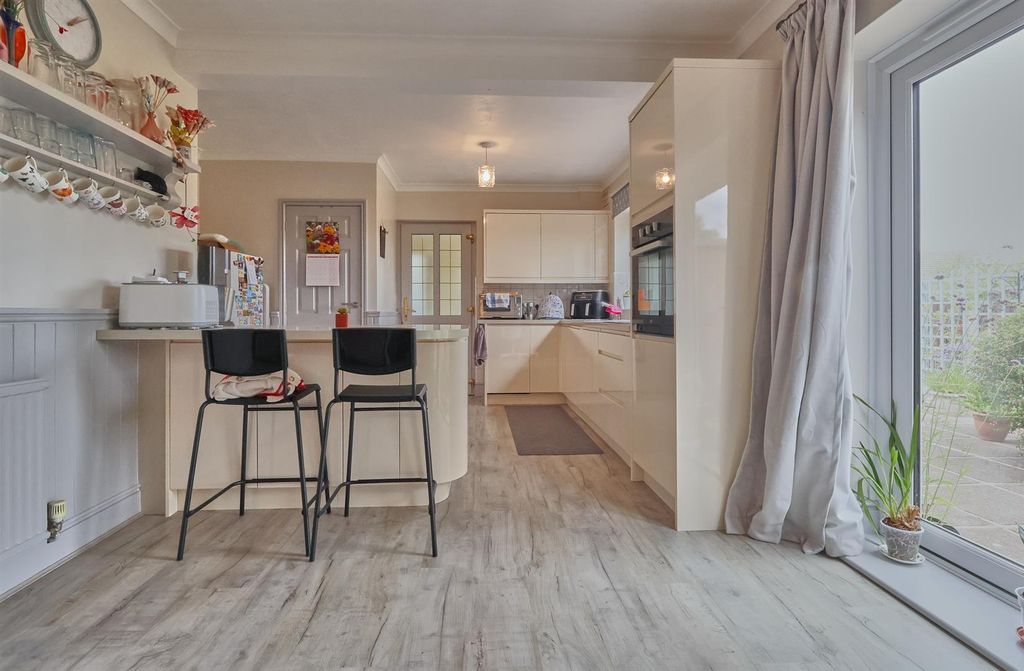 Property photo 2 of 26 Featherston Dr Burbage_8.Jpg