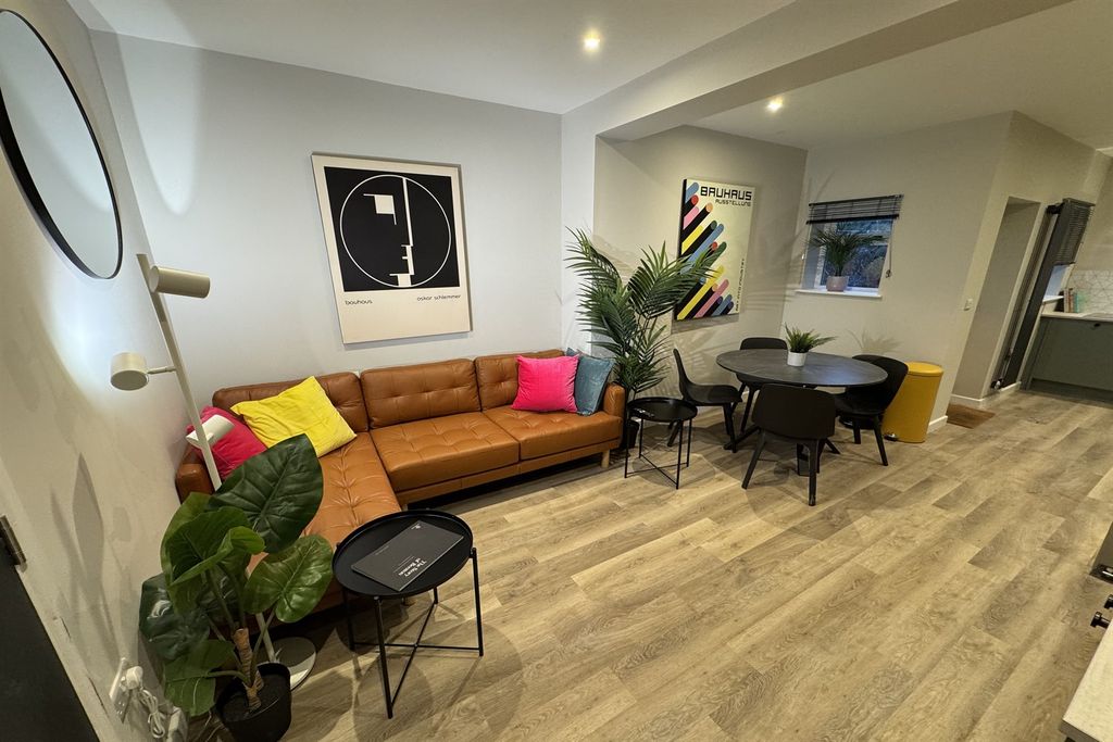 Property photo 1 of 29 (Main)