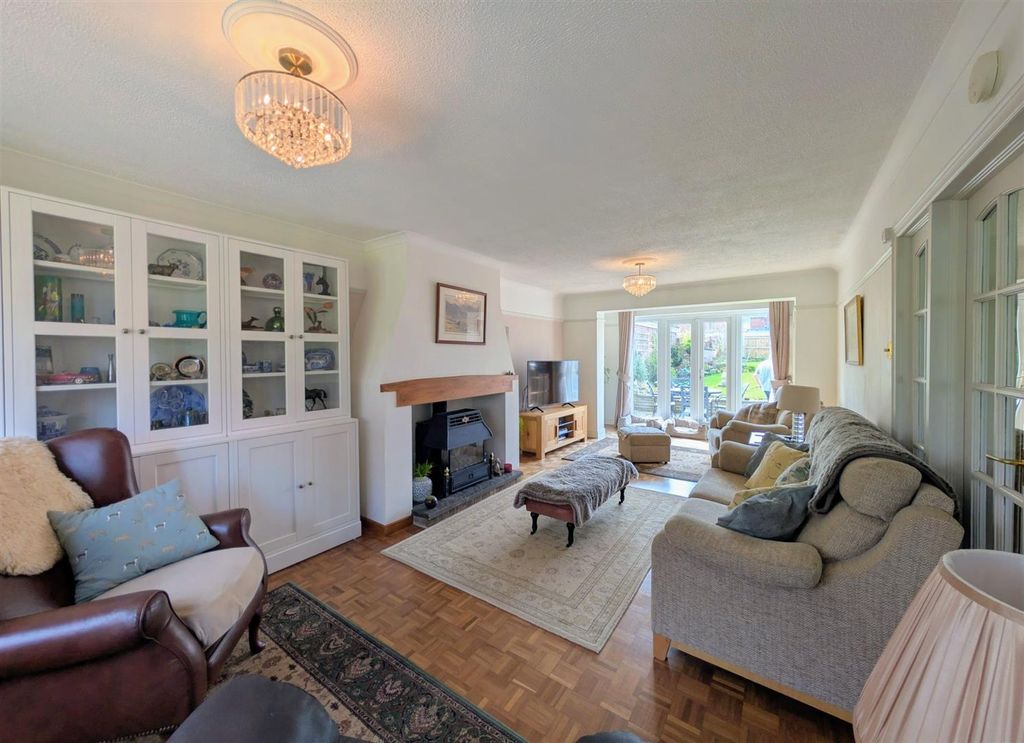 Property photo 2 of 20