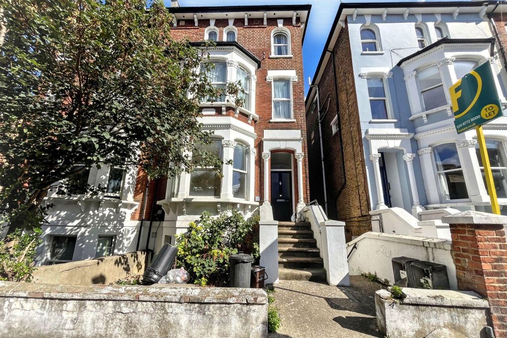 Property photo 1 of 22 26A Ramsden Road, Balham, London Sw12 8Qy