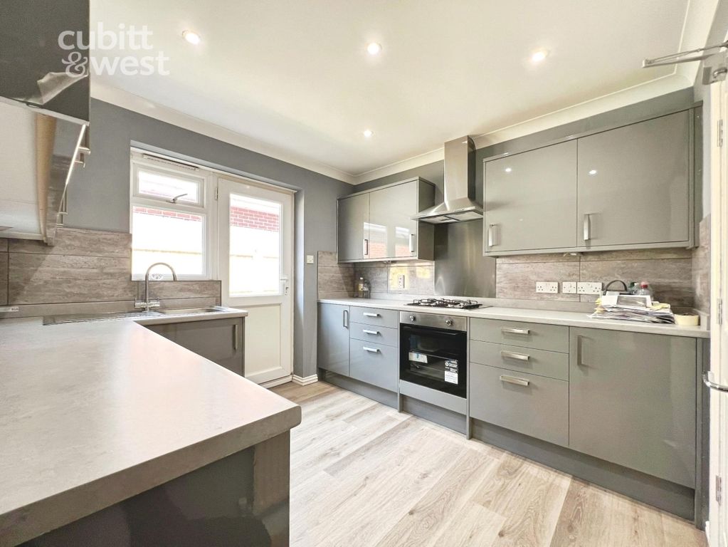 Property photo 1 of 10 Communal Kitchen