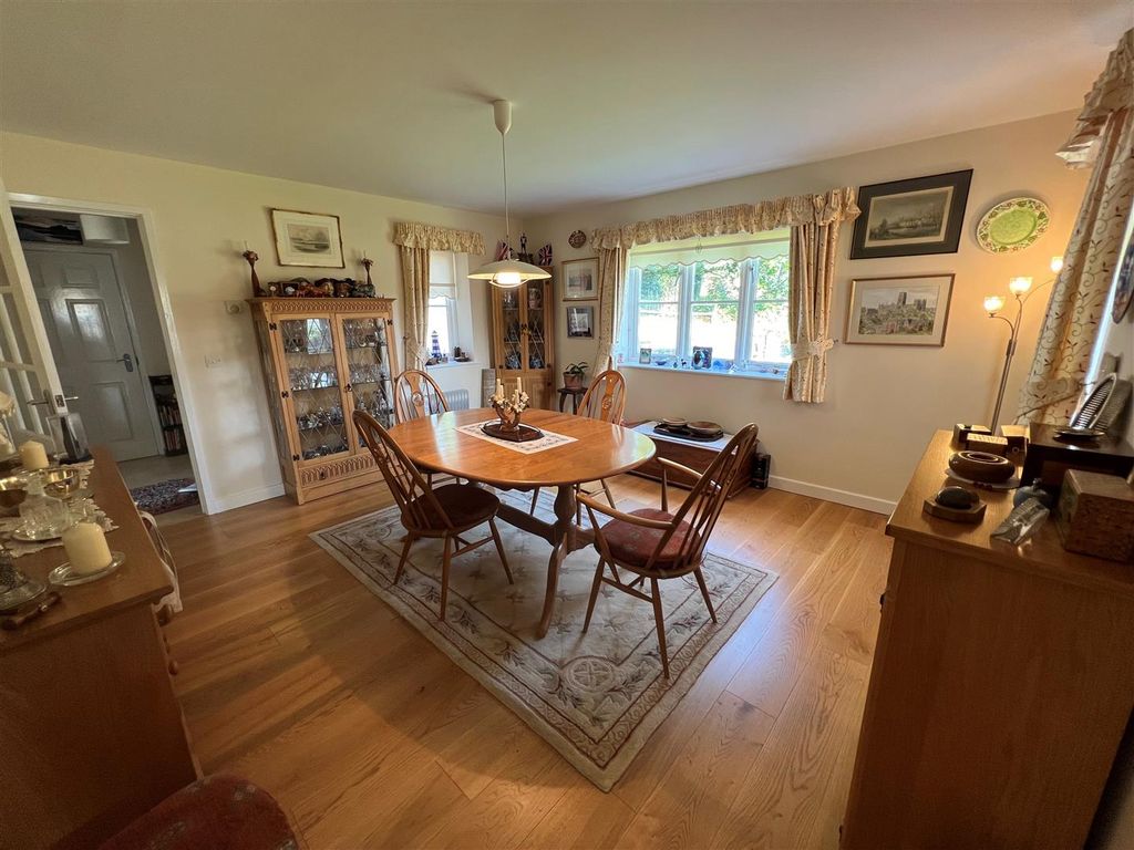 Property photo 3 of 15 Dining Room 2.Jpg