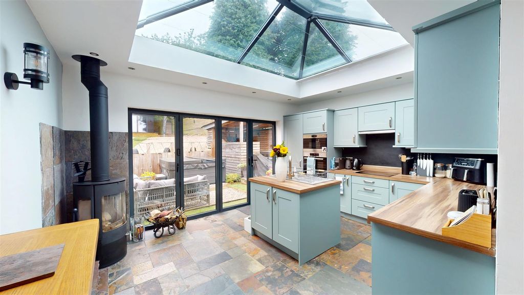 Property photo 2 of 26 Kitchen/Breakfast Room