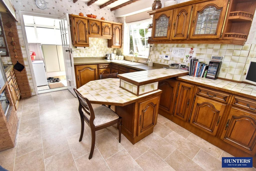Property photo 3 of 25 Kitchen