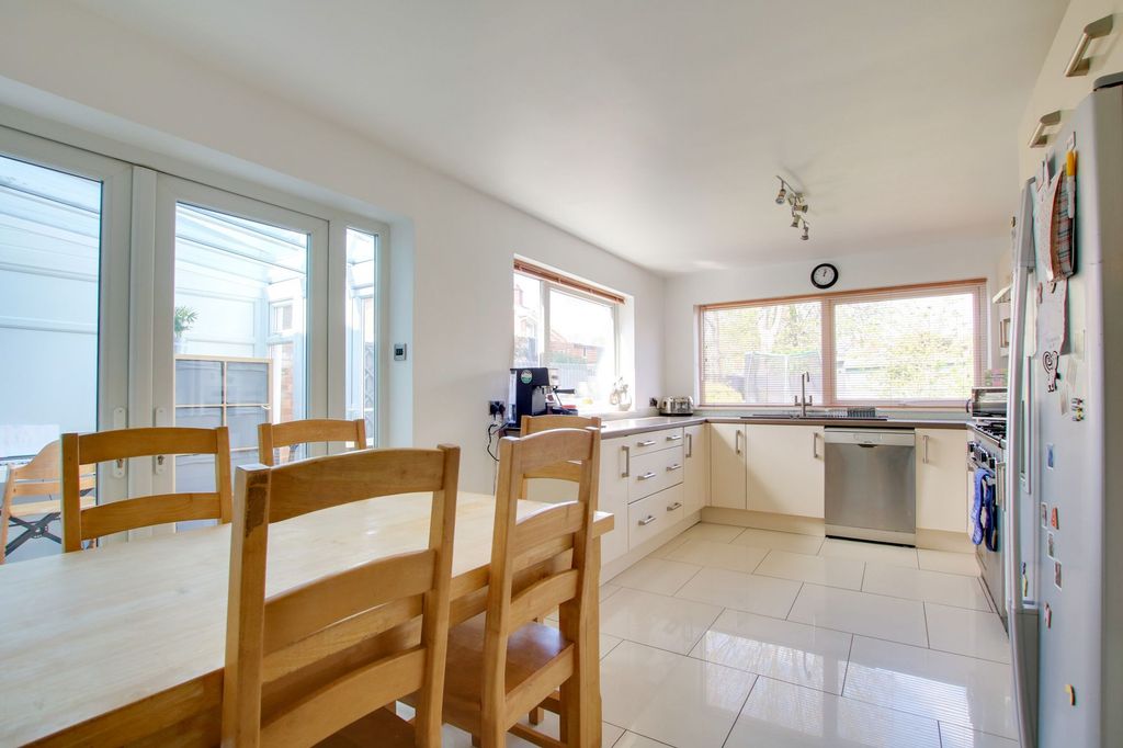 Property photo 2 of 41