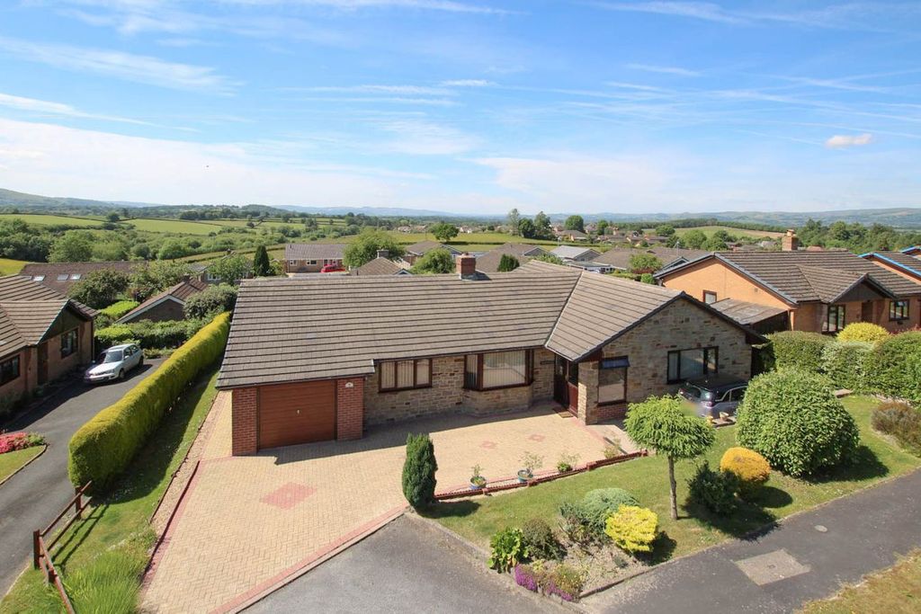 3 bed detached bungalow for saleLakeside Avenue, Llandrindod Wells LD1