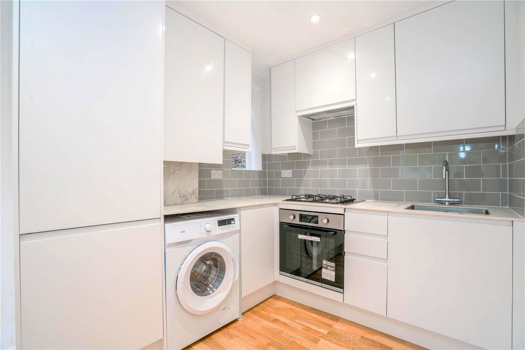 Property photo 3 of 11 Picture No. 15