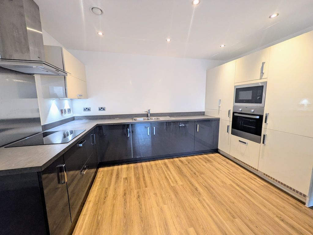 Property photo 3 of 8 Photo 6