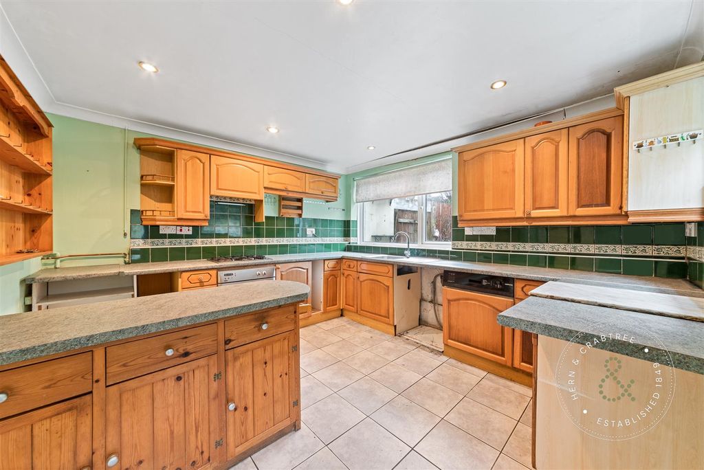 Property photo 2 of 45 Cowbridge-Road-East-29.Jpg