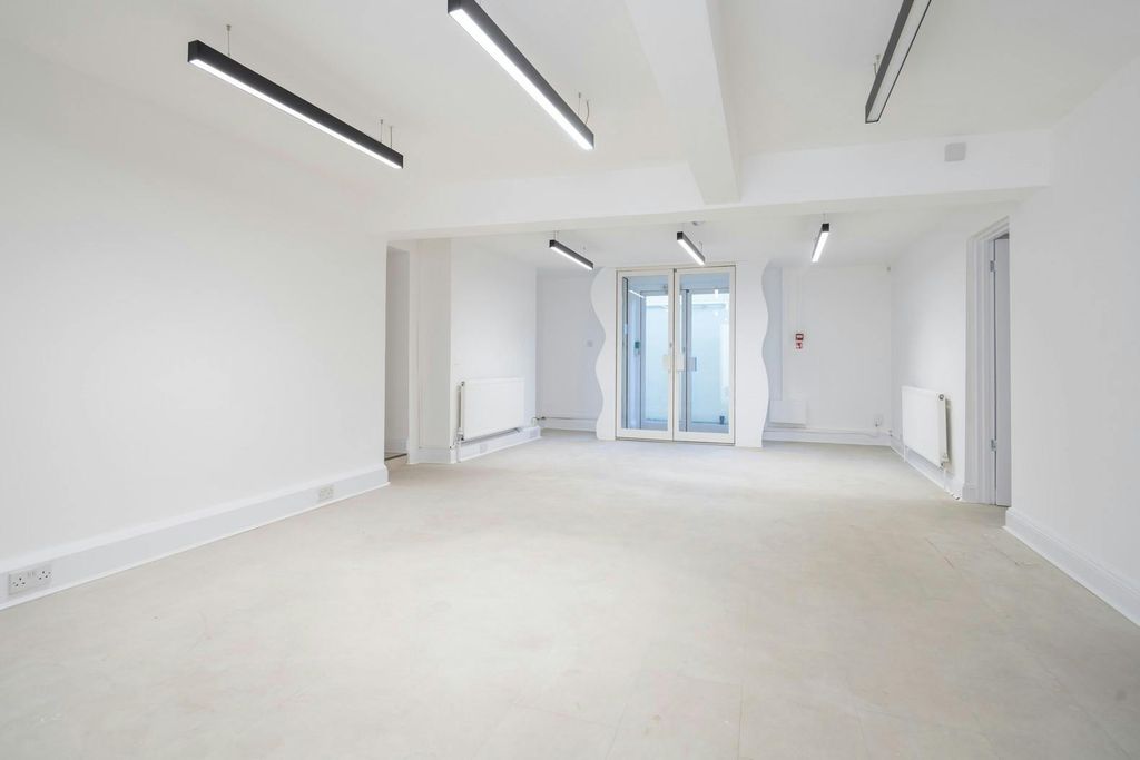 Property photo 3 of 12 Open Plan Unit