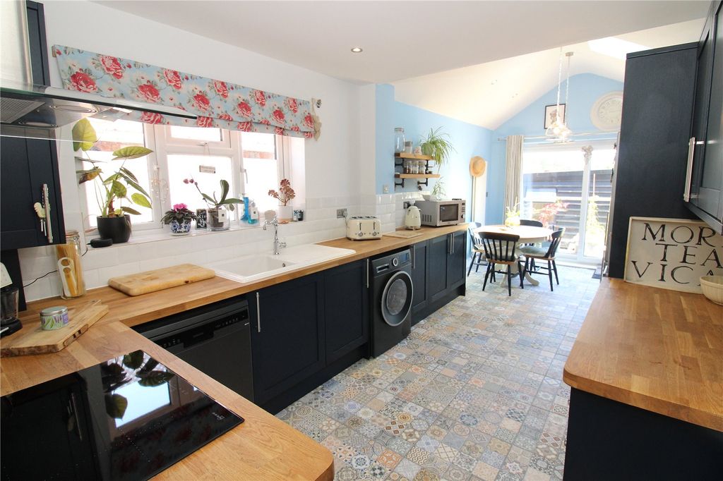 Property photo 3 of 17 Picture No. 10