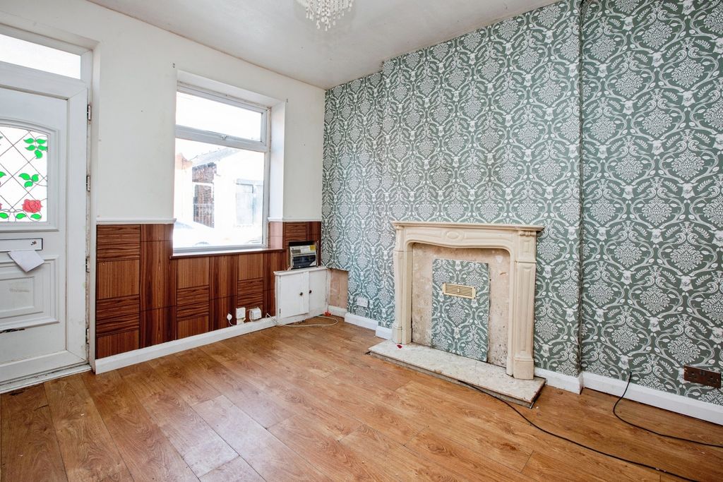 Property photo 3 of 16 Pbox-Img.Jpg