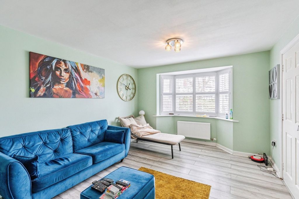 Property photo 2 of 18