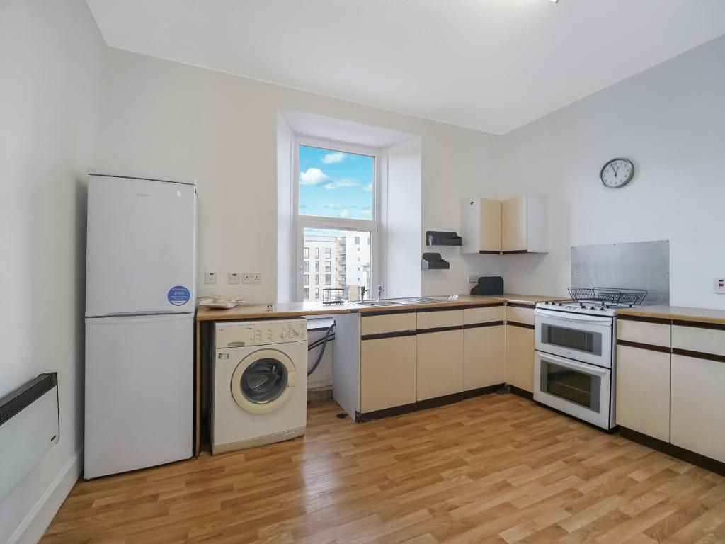 Property photo 3 of 18 Kitchen