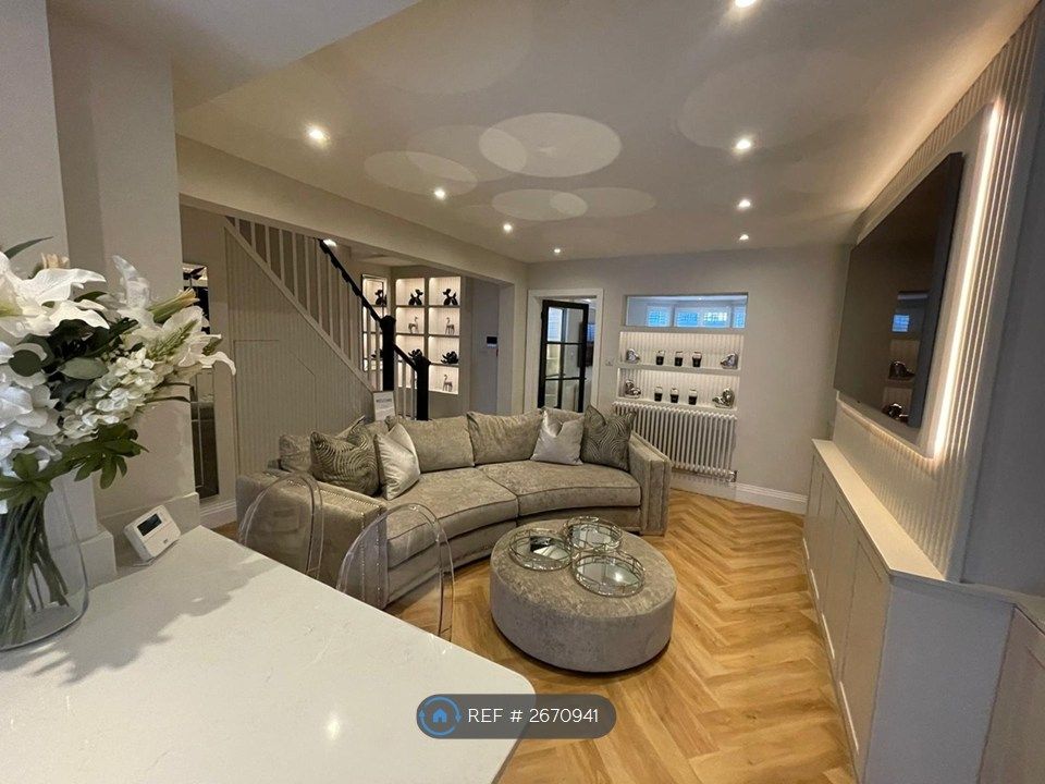 Property photo 3 of 33