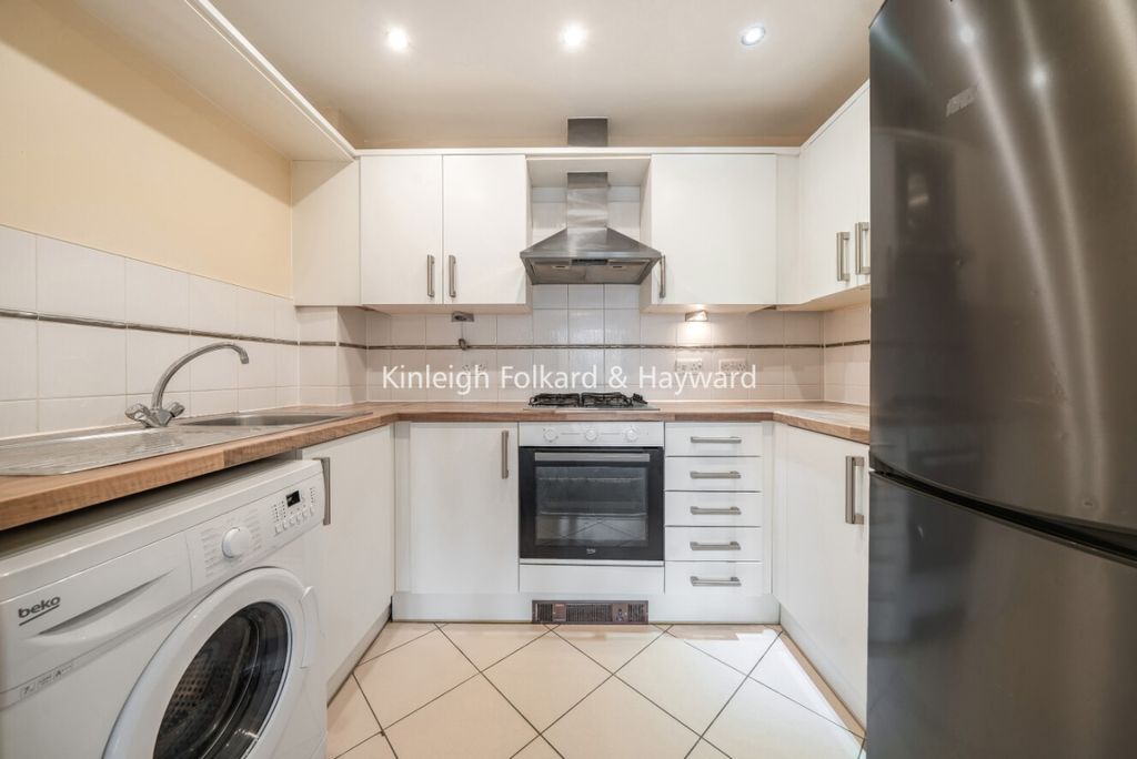 Property photo 3 of 7 Kitchen