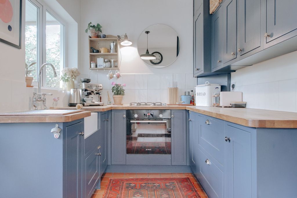 Property photo 3 of 16 Kitchen