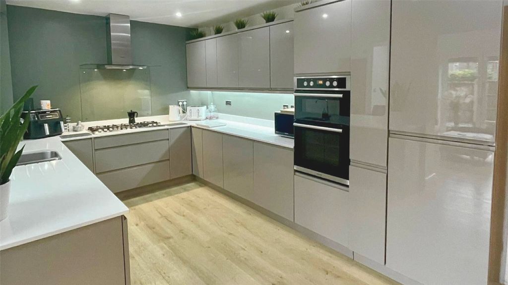 Property photo 2 of 14 Kitchen