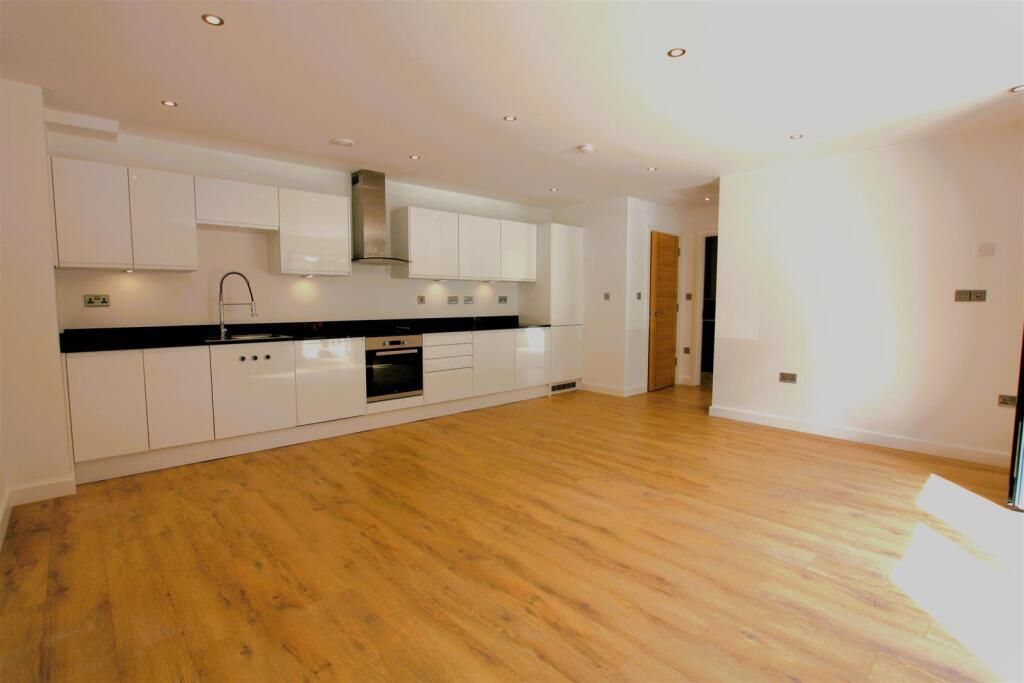 Property photo 2 of 8 Kitchen.Jpeg