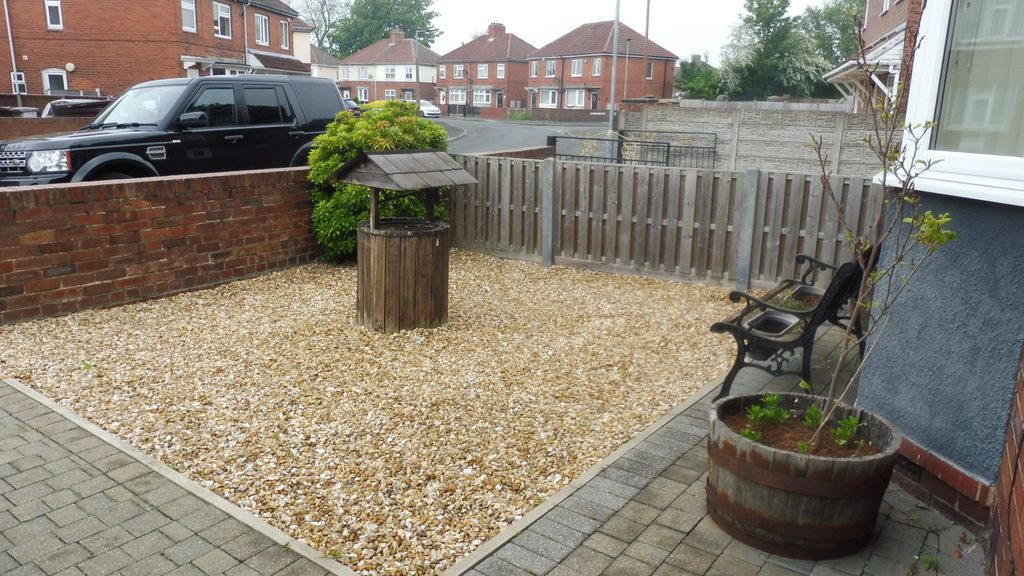 Property photo 2 of 34 Front Garden