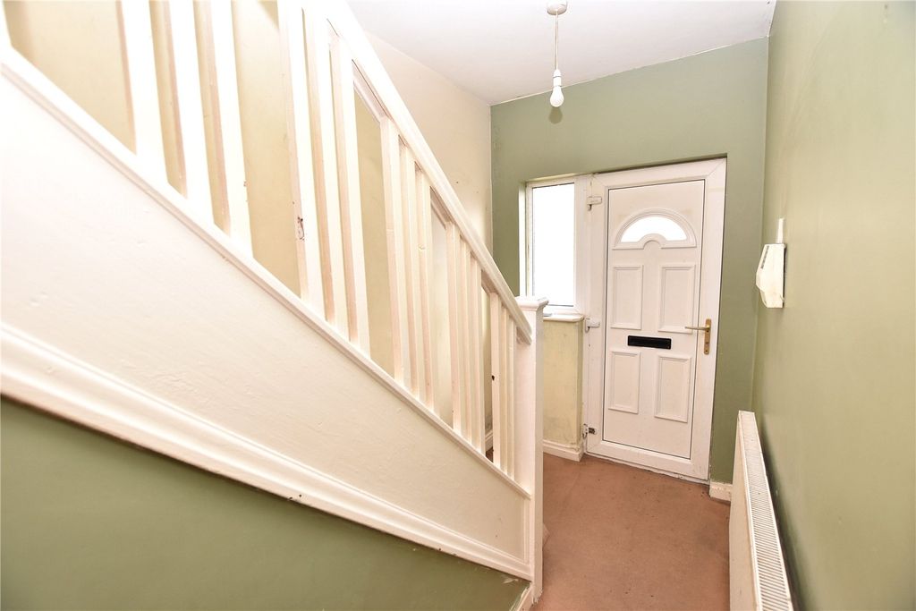 Property photo 3 of 13 Entrance Hall