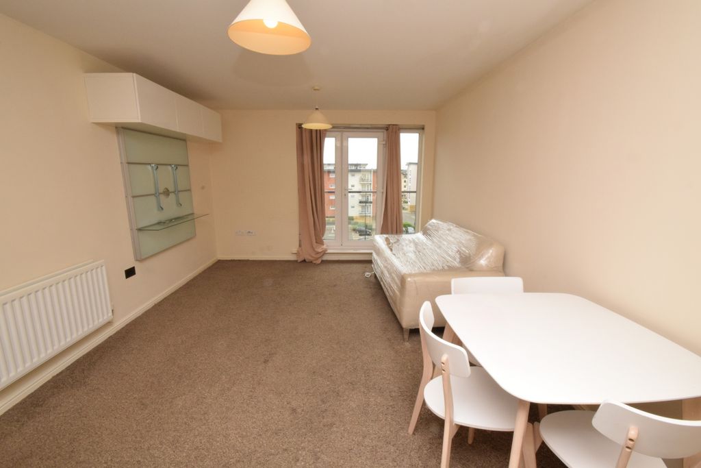 Property photo 3 of 7 Lounge