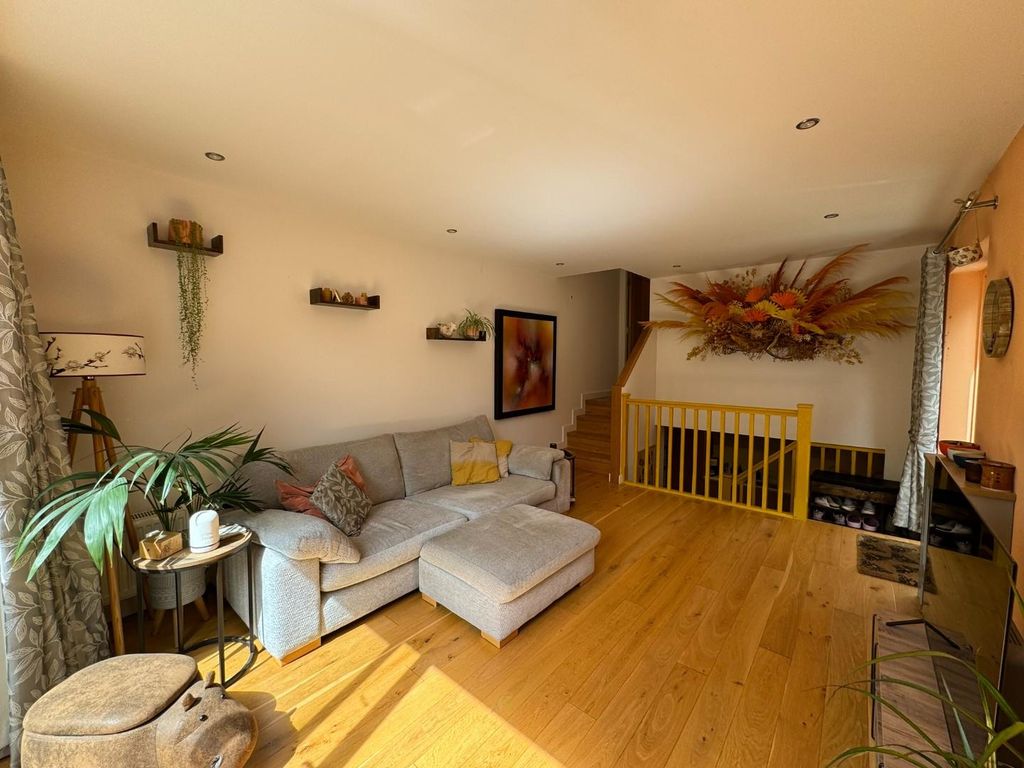 Property photo 3 of 26