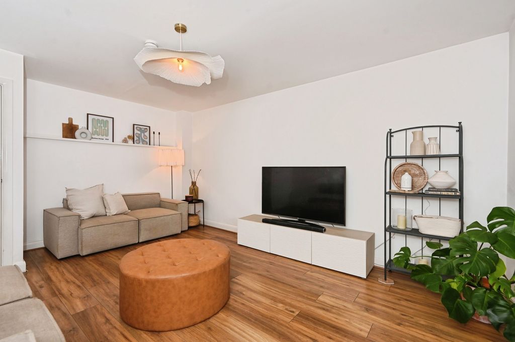 Property photo 2 of 17 Living Room